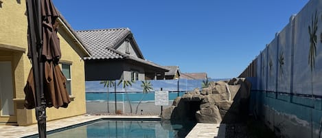 室外游泳池,恒温泳池