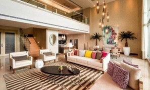 Smart TV - AVAILABLE NOW  MANY WEEKS SUMMER FALL & WINTER
2 4-BD ESTATE & TOWER THANKSGIVIN (Nuevo Vallarata)