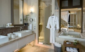 Shower, jetted bath, hair dryer, towels