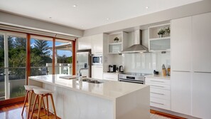 Fridge, microwave, oven, stovetop - 2/20 Kingfisher Dr Peregian Beach (Peregian Beach)