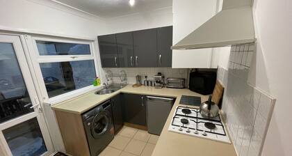 Tor House (patio, free parking 6pm to 8am only)