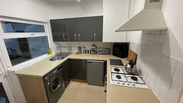 Micro-ondes, cafetiĂšre/bouilloire, chaise haute