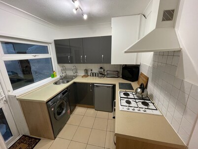 Tor House (patio, free parking 6pm to 8am only)