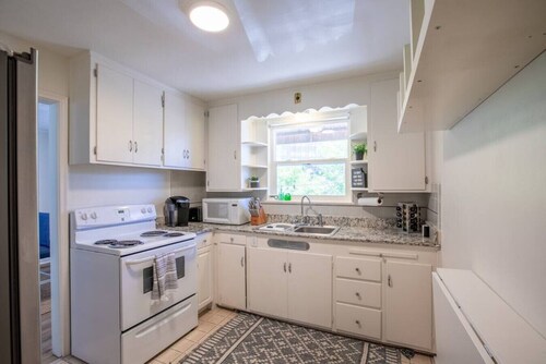 Downtown Comfort | 5 Min Walk + Near Ski Resorts