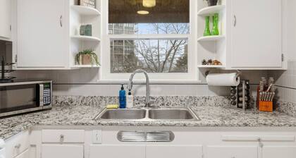 Downtown Comfort | 5 Min Walk + Long Stays