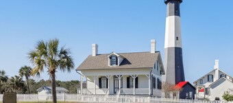 Luxury studio for 2 humans &1 pup, on quiet North Beach!