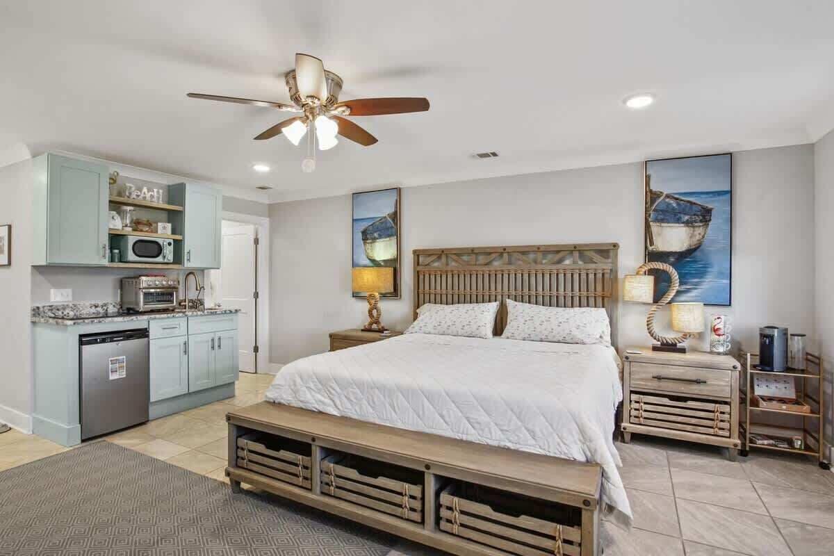 Tabla de planchar con plancha, wifi gratis y ropa de cama 