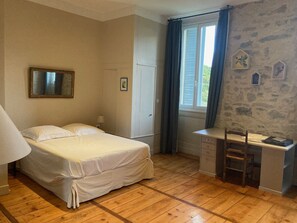 7 Schlafzimmer, Schreibtisch, Reisekinderbett, kostenloses WLAN