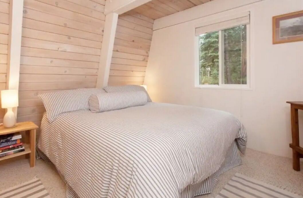 4 chambres, bureau, fer et planche à repasser, lit parapluie