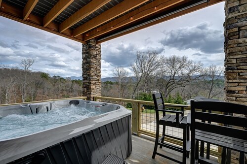 Mon Trèsor, Mountain Views with hot tub and deck