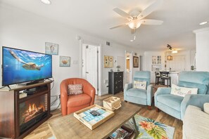 2 bedrooms, memory-foam beds, desk, WiFi - Seascape 1309 in Galveston (Galveston)