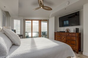 4 bedrooms, iron/ironing board, free WiFi, bed sheets - Oceanfront *PENTHOUSE* w/ Private Oceanfront Hot Tub! FREE Linens/Towels, Park 3 (Ocean City)