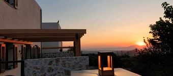 La Rosa Viola 2 level Private Pool Jacuzzi Sea view Villa Rosa