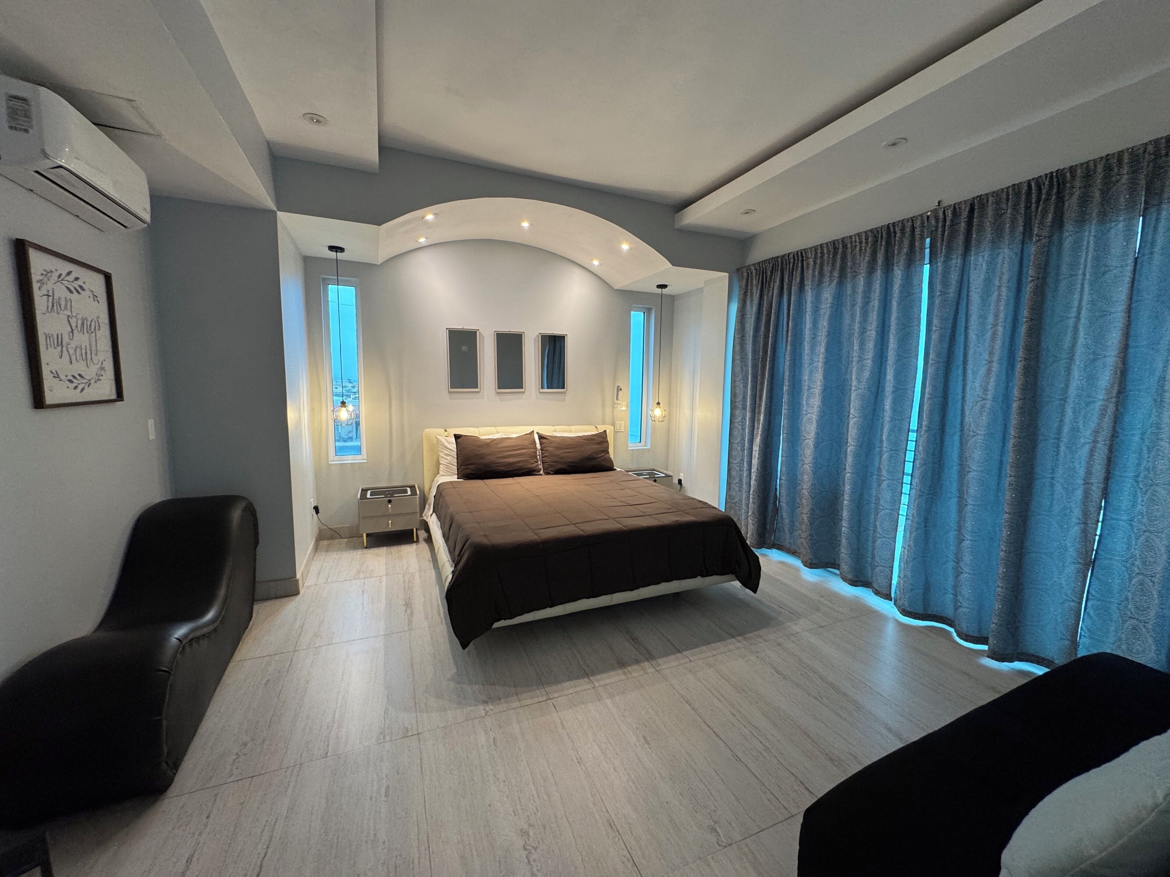 2 slaapkamers, een strijkplank/strijkijzer, gratis wifi, beddengoed