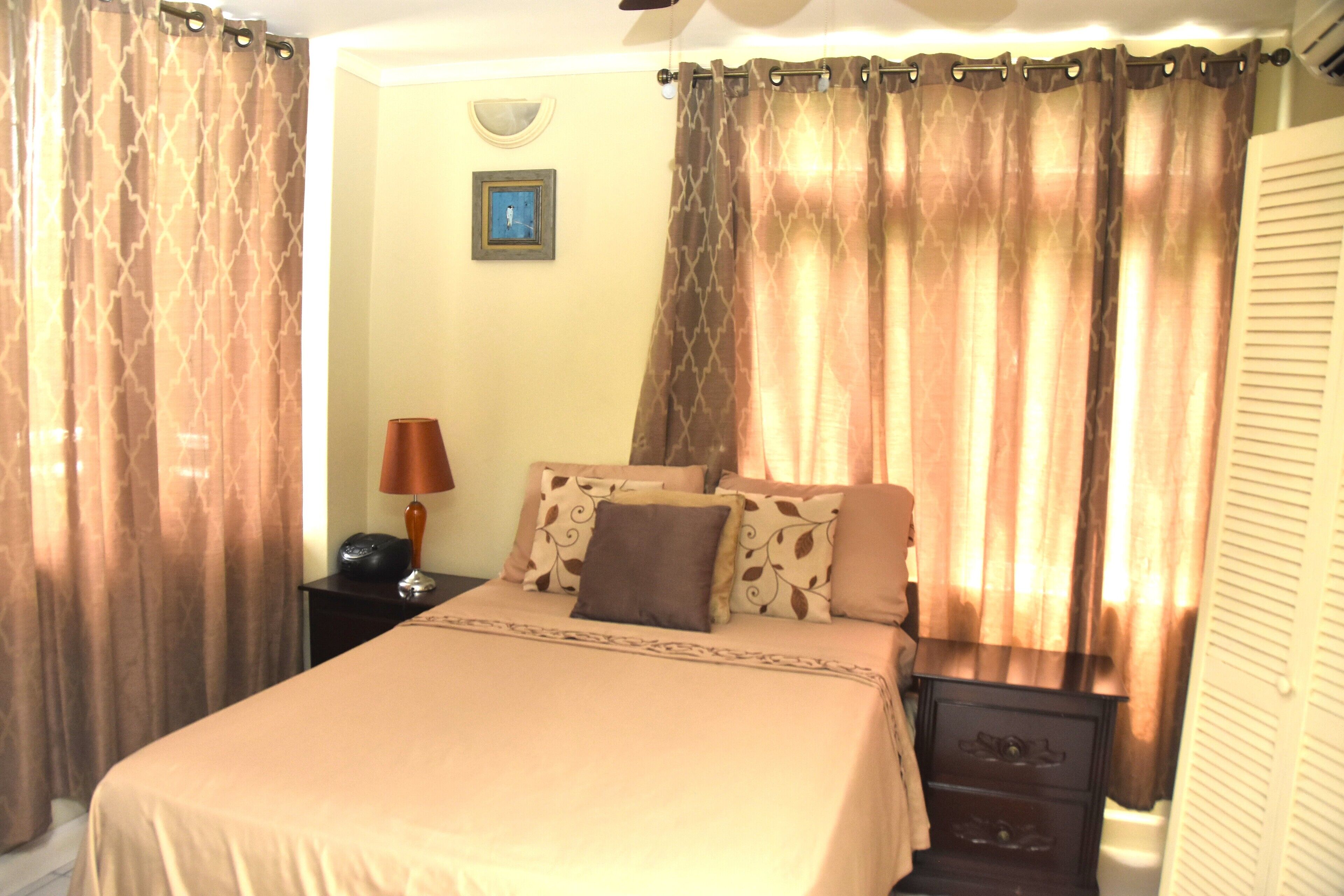 2 bedrooms, iron/ironing board, free WiFi, bed sheets