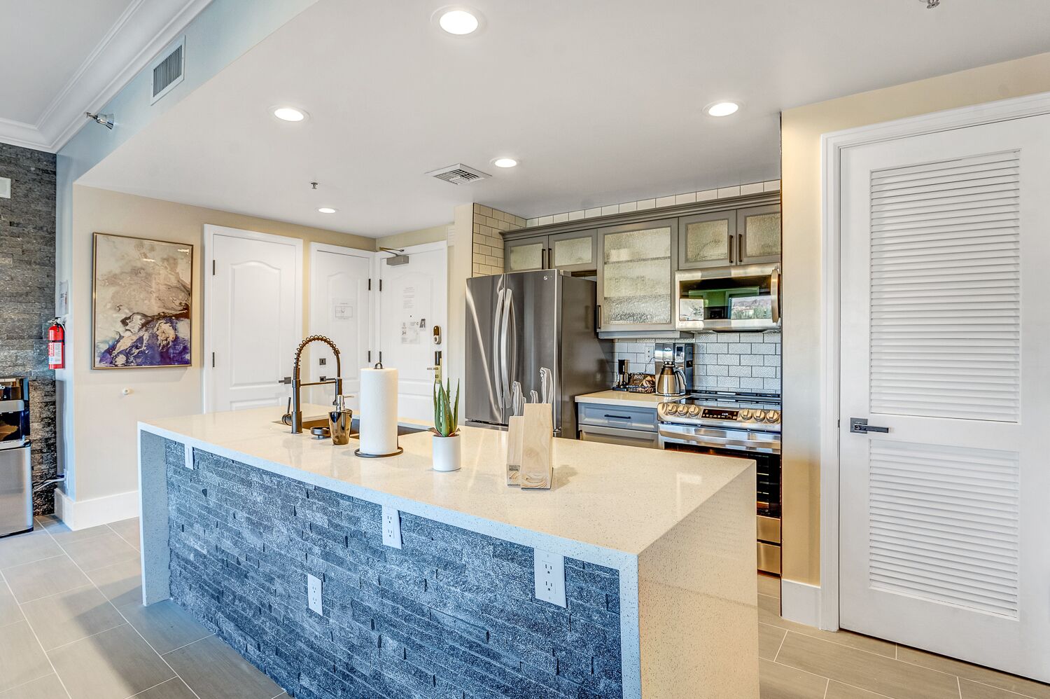 冰箱、微波炉、烤箱、炉灶