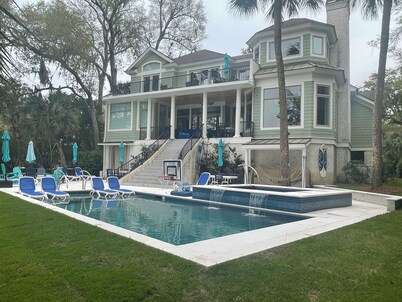 Island Escape! Pool, Elevator, Pinball, Foosball, Arcade, Nursery,Infrared Sauna