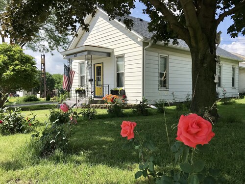 Great Homebase Bungalow - 10 Mins to Starved Rock!
