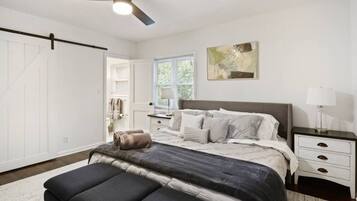 2 bedrooms, iron/ironing board, WiFi (free), bed sheets