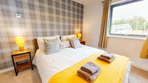 3 bedrooms, desk, iron/ironing board, free WiFi