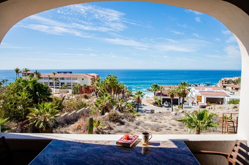 COZY, OCEAN VIEW CONDO WITH PRIVATE BEACH ACCESS