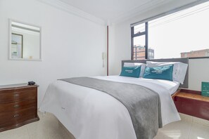 Habitación doble económica | Ropa de cama hipoalergénica, wifi gratis y ropa de cama 