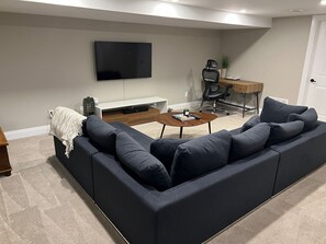 Living area - Newly Renovated 2 Bedroom Home For Rent in March (Barrie)