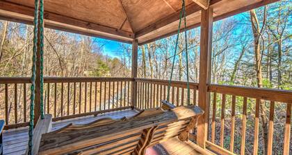 Cozy Mountain Escape with Hot Tub & Club Access – 10 Minutes to Gatlinburg!