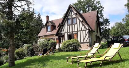 Fibered and turnkey family country house on the edge of the woods