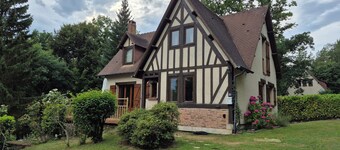 Fibered and turnkey family country house on the edge of the woods