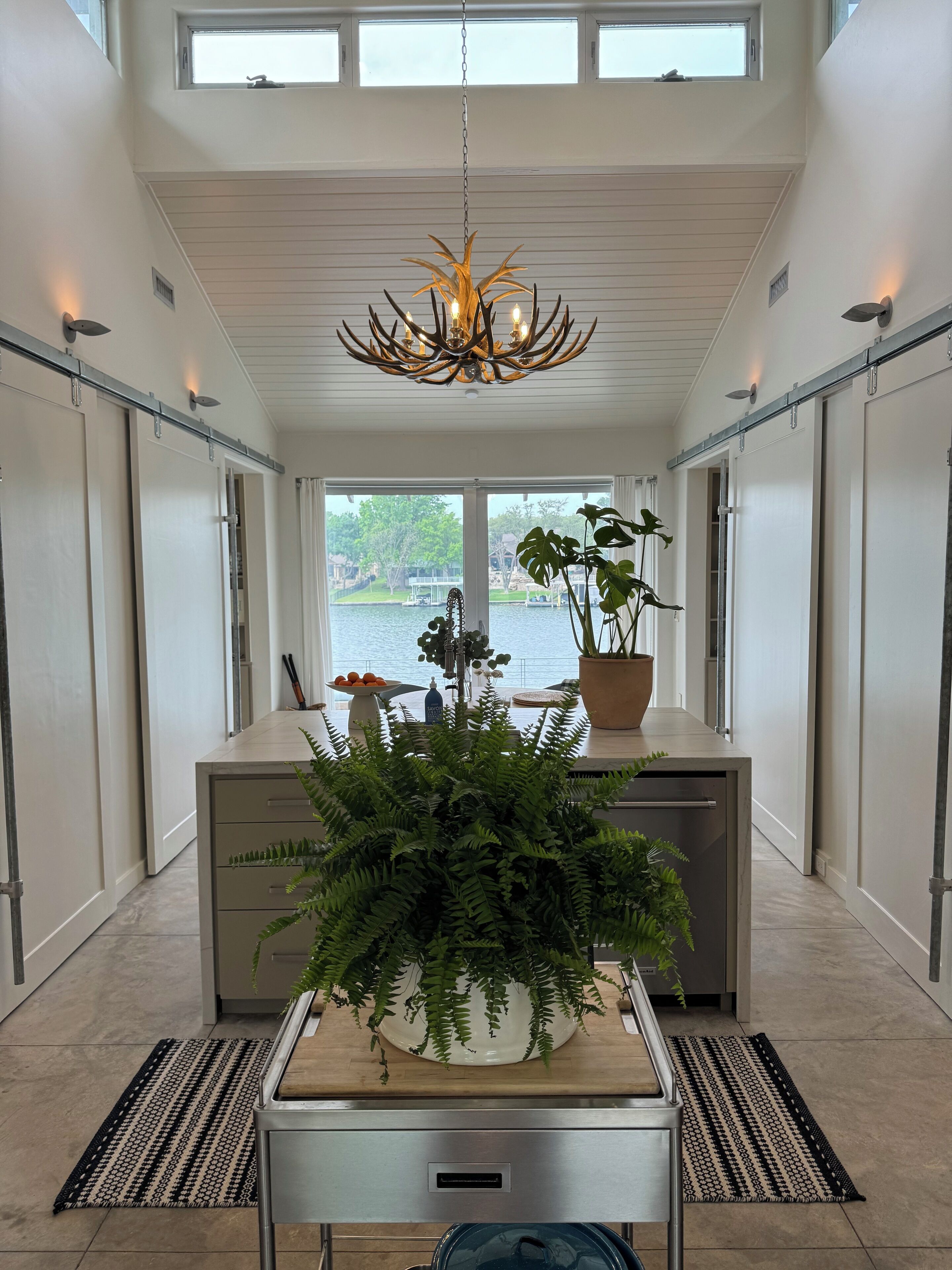 المنشأة من الداخل