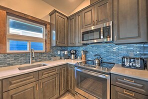 Fridge, microwave, stovetop, dishwasher - Sanderling Sea Cottages, Unit 7 w/ Beach Access! (Waldport)