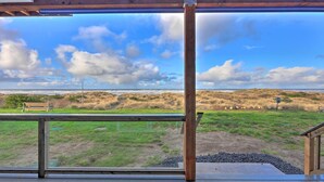 A wooden deck with a view of the beach and dunes. - Sanderling Sea Cottages, Unit 6 w/ Beach Access! (Waldport)