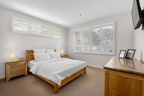 4 bedrooms, iron/ironing board, travel cot, free WiFi