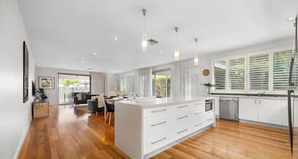 BEST location! Multi family stay. Rye bay beach & shops 10min walk