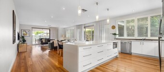 BEST location! Multi family stay. Rye bay beach & shops 10min walk