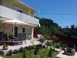 تناول الطعام بالخارج