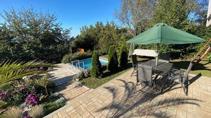 تناول الطعام بالخارج