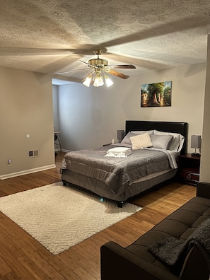 4 habitaciones, escritorio, tabla de planchar con plancha y wifi gratis