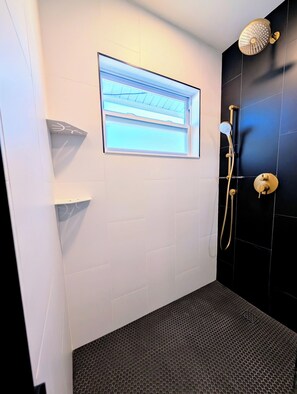 Combined shower/tub, hair dryer, towels, toilet paper