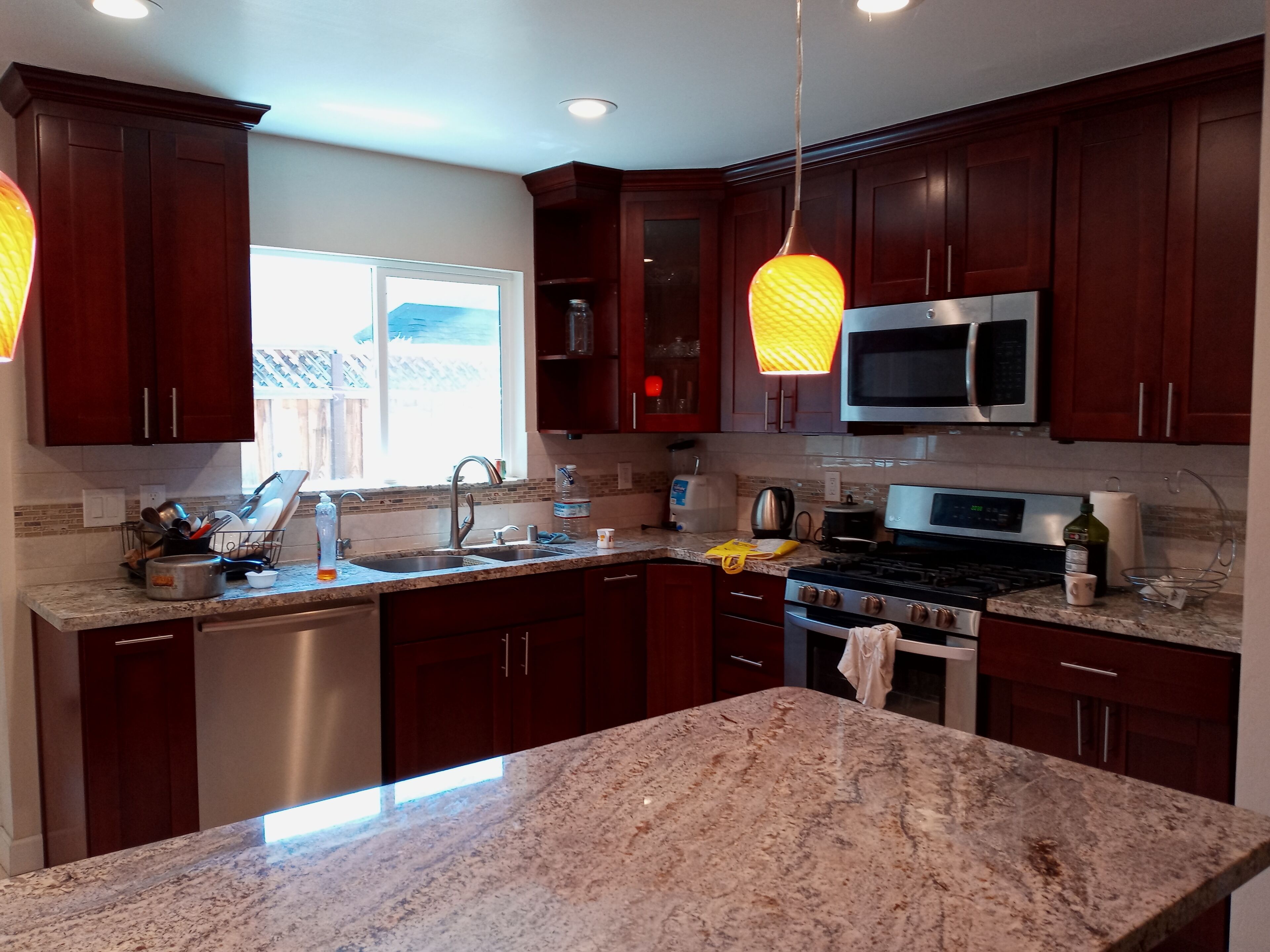 ثلاجة، ميكروويف، فرن، غسالة أطباق