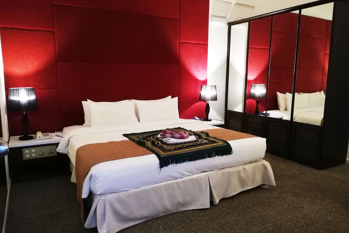 Executive Studio Suite | In-room safe, desk, soundproofing, free WiFi