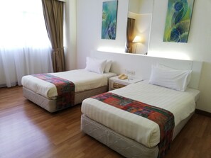 Habitación Deluxe con 1 cama doble o 2 individuales | Caja fuerte, escritorio, sistema de insonorización y wifi gratis