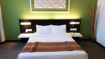 Junior Studio Suite | In-room safe, desk, soundproofing, free WiFi
