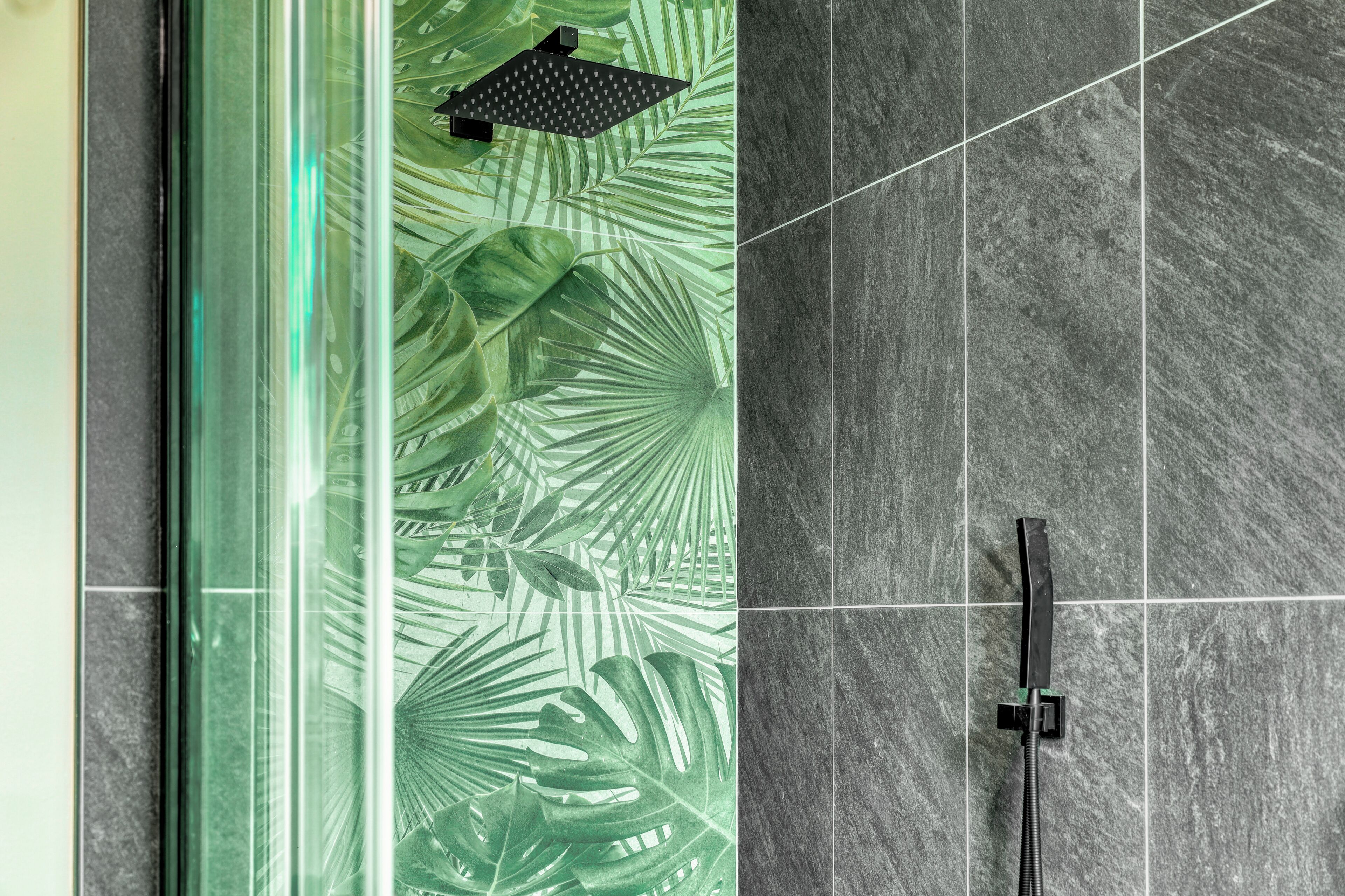 Badewanne, Haartrockner, Handtücher, Seife