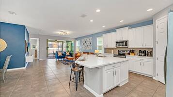 House (Multiple Bedrooms) | Private kitchen | Microwave, oven, stovetop, dishwasher