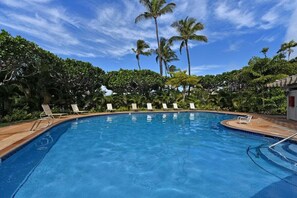 Outdoor pool - WE 1509 Luxurious 2BD Wailea Villa w Ocean Views (Kihei)