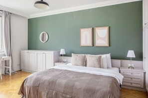 1 dormitorio, tabla de planchar con plancha, wifi y ropa de cama