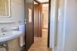 Dusche, Bidet, Handtücher