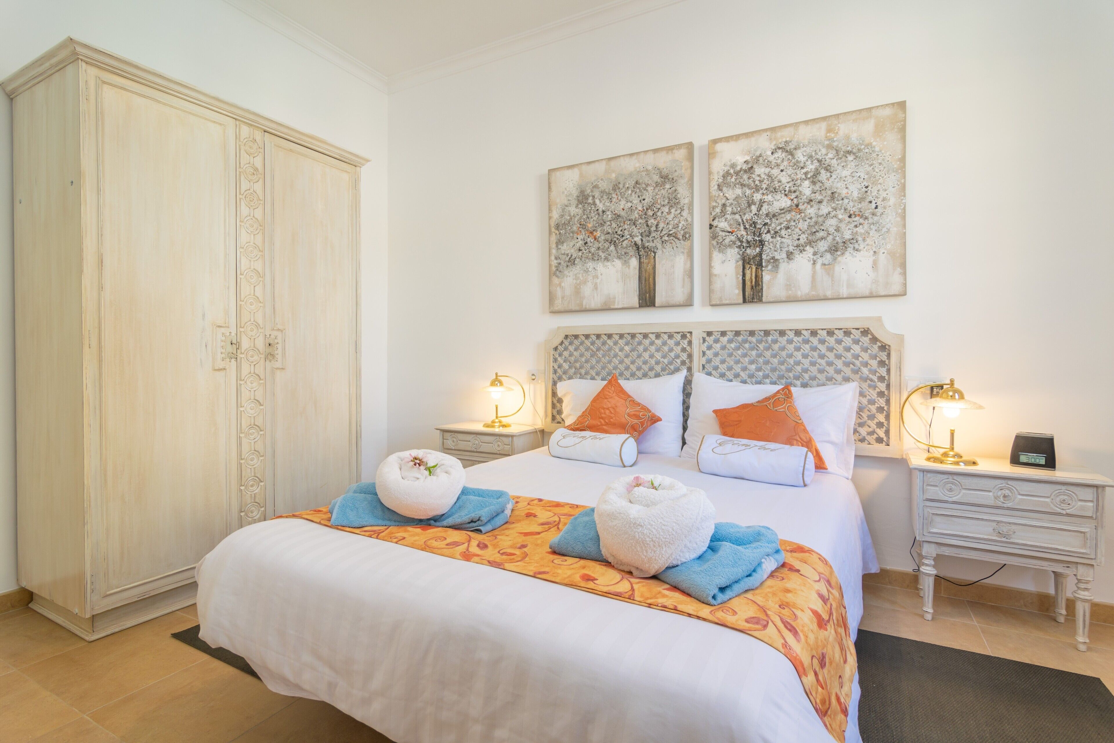 2 dormitorios, tabla de planchar con plancha, wifi gratis y ropa de cama